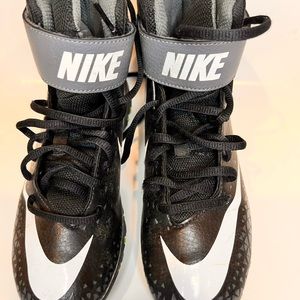 Nike Force Savage Shark High Youth Football Cleats 880133-002 size 3Y black